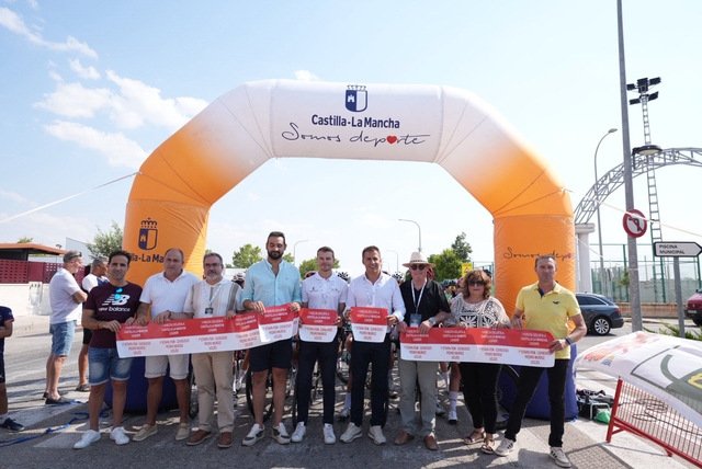 Corte de cinta Vuelta CLM fem etapa 1