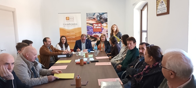 Firma contratos Dulcinea autoridades