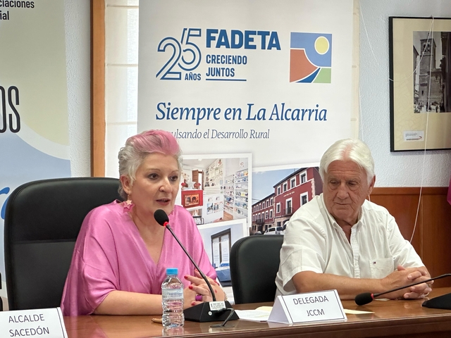 Firma de contratos de ayudas en Sacedón delegada y presidente de FADETA