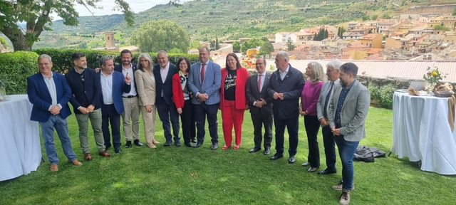 Inauguración RECAMDER foto autoridades en jardines Fábrica de Paños