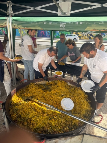 Jóvenes con Raíz La Roda paella
