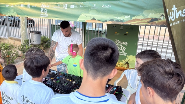 Jóvenes con Raíz PozoCañada taller DJ 1