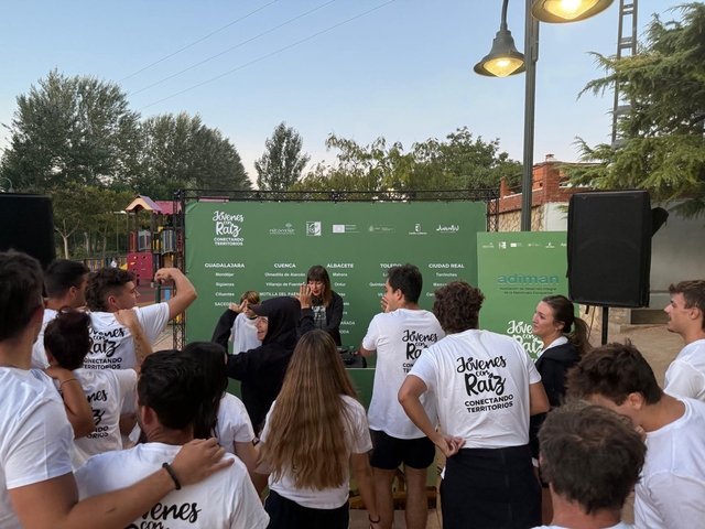 Jóvenes con Raíz en Olmedilla de Alarcón sesión DJ