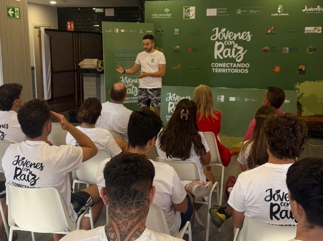 Jóvenes con Raíz en Olmedilla de Alarcón taller 