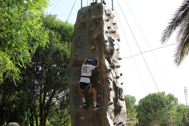 Jóvenes con Raíz en Quintanar rocódromo