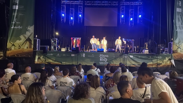 Jövenes con RAíz Almagro teatro