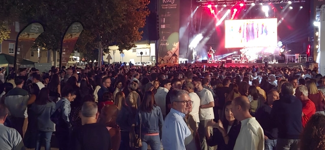 Jövenes con Raíz La Roda conciertos