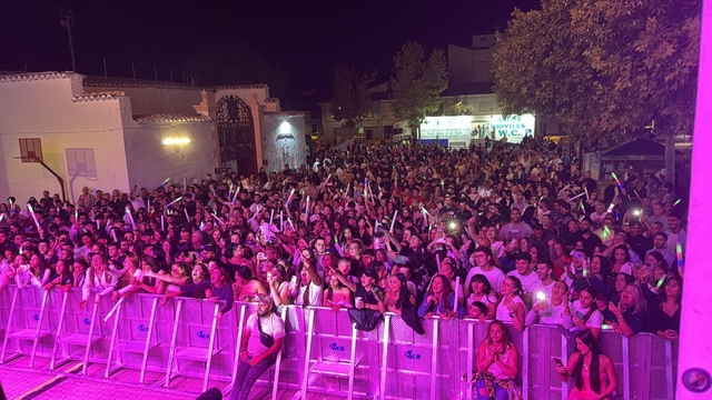 Jövenes con Raíz público concierto