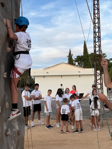 Jöves c on Raíz Abenójar rocódromo