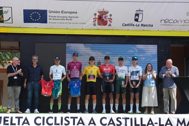 Podium Vuelta CLM etapa 2