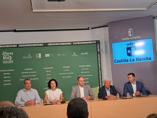 Prsentación proyecto Jóvenes con Raiz mesa