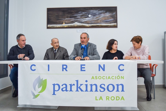 centro de día parkinson la roda mesa