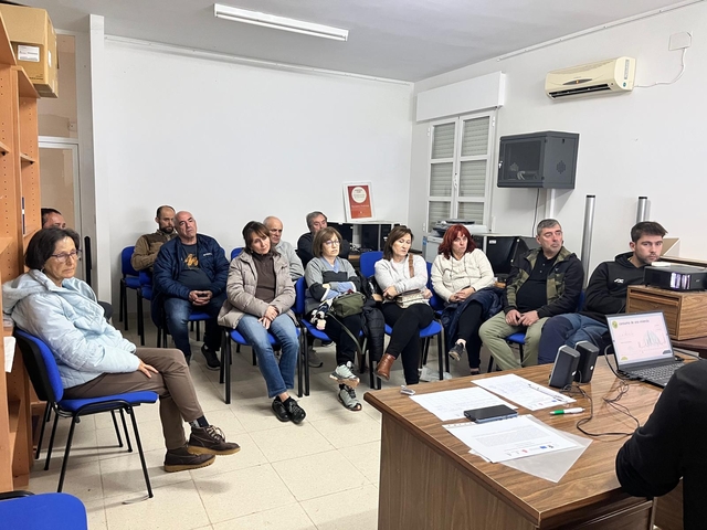 charlas informativas comunidades energéticas valdecabras asistentes