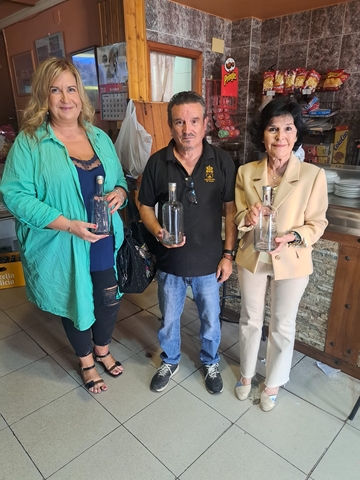 reparto de botellas agua Valle de Alcudia gerente con hostelero