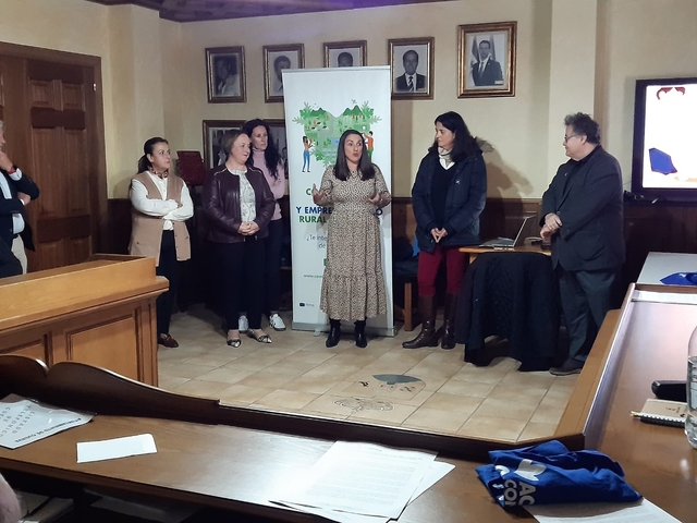 visita curso capacitación empresarial en Cuerva delegada