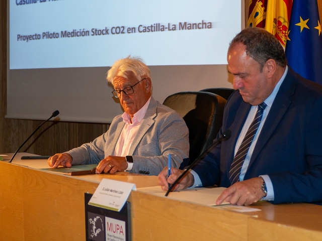 web firma protocolo sumideros CO2 pte RECAMDEER y consejero firmando